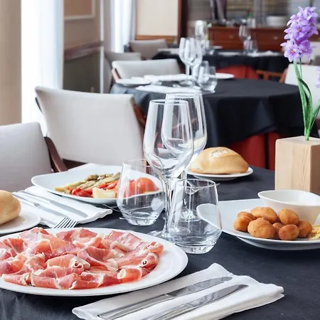 Hoyuela 4* Σανταντέρ